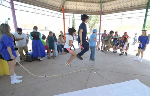 Festeja Facultad de Enfermería y Nutriología a 300 niños de la colonia Barrio del Norte
